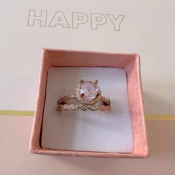 NWT Beautiful Champagne Pink and Rose Gold ring set - Picture 4 of 4